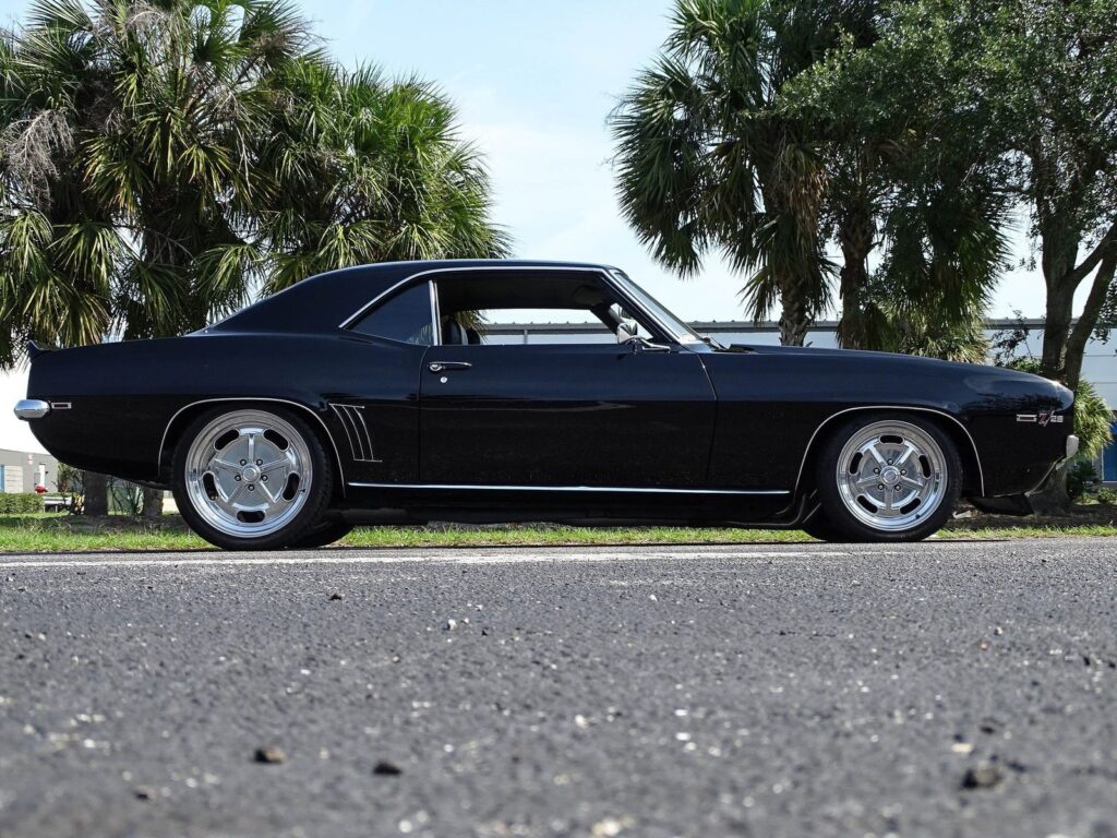 1969 Chevrolet Camaro Z/28 Tribute Restomod